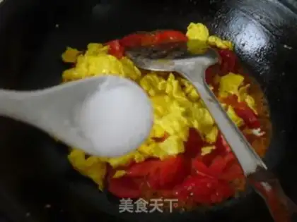 Make Tomato fried eggs step 7
