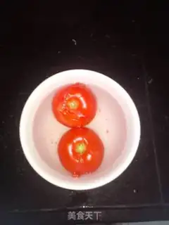 Make Tomato egg and rice powder step 1