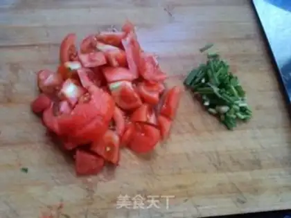Make Tomato egg and rice powder step 2