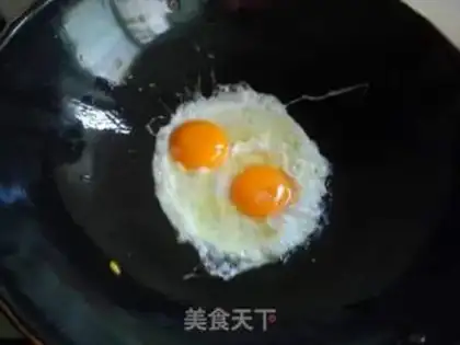 Make Tomato egg and rice powder step 3