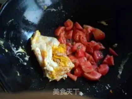 Make Tomato egg and rice powder step 4