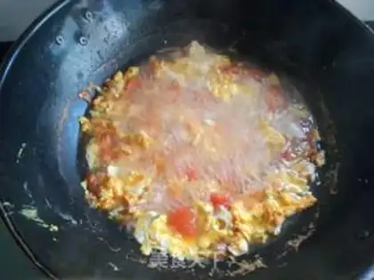 Make Tomato egg and rice powder step 6