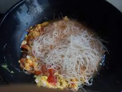 Make Tomato egg and rice powder step 7