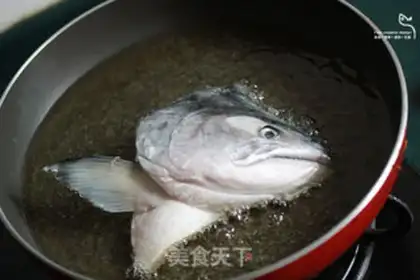 Make A salmon soup step 2