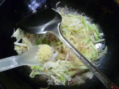 Make Shrimp-shrimp-skin-sprouts step 9