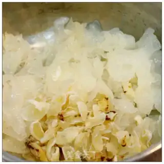 Make Lily Silver Ear Sydney soup step 3