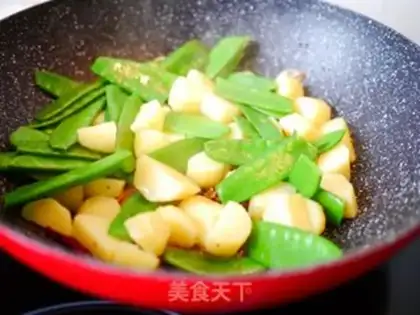 Make Dutch mushrooms, fried potatoes step 4
