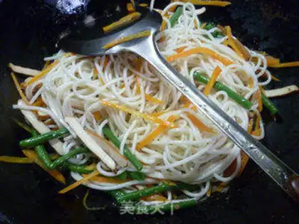 Make Carrot noodles step 8