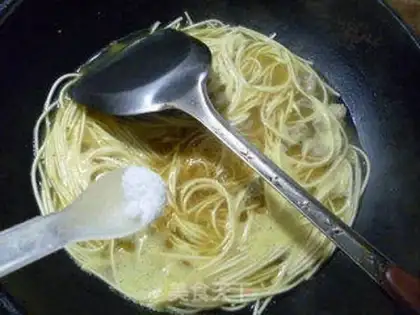 Make Curry beef ramen step 11