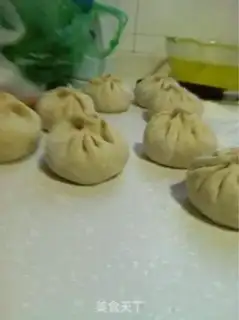 Make Celery shrimp pork bun step 4