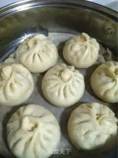 Make Celery shrimp pork bun step 6