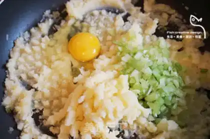 Make Fried potatoes with pineapple sauce step 3