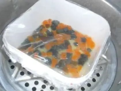 Make Three-coloured eggs step 3