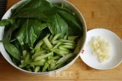 Make Garlic moss step 1