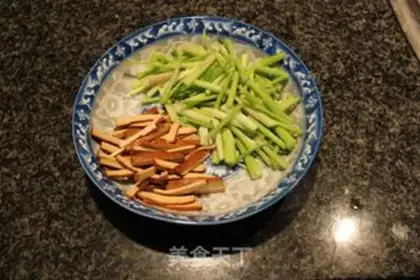 Make Celery fried beans step 5