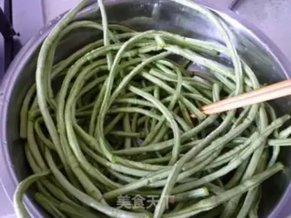 Make Garlic beans step 0