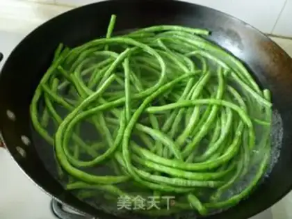 Make Garlic beans step 1
