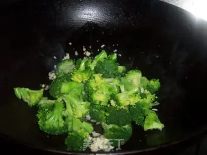 Make Garlic broccoli step 6