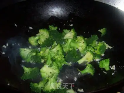 Make Garlic broccoli step 7