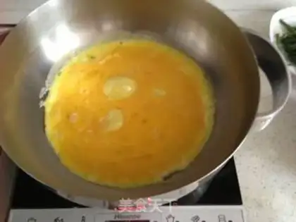 Make Garlic fried eggs step 2