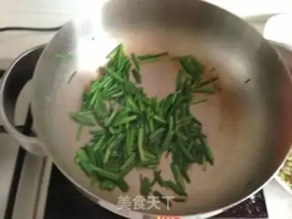 Make Garlic fried eggs step 4