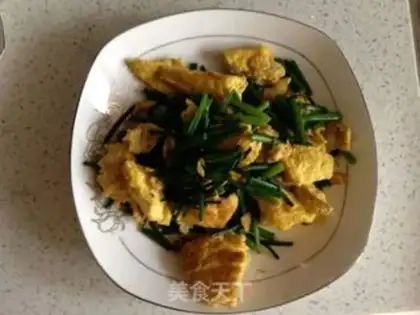 Make Garlic fried eggs step 6