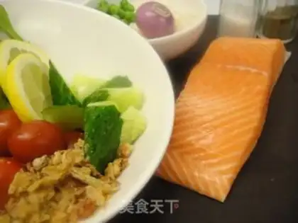 Make The salmon field garden salad step 0