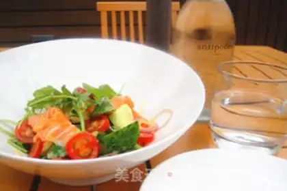 Make The salmon field garden salad step 3