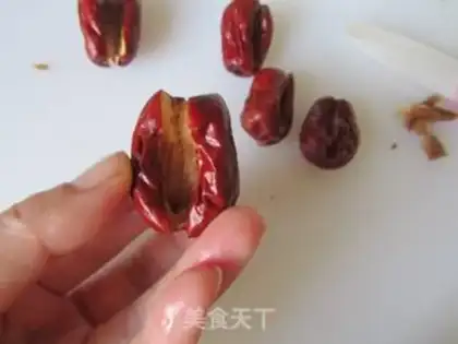 Make Silver ear soup for a pumpkin with red dates step 4