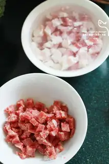 Make Red food with a lot of leaves step 1