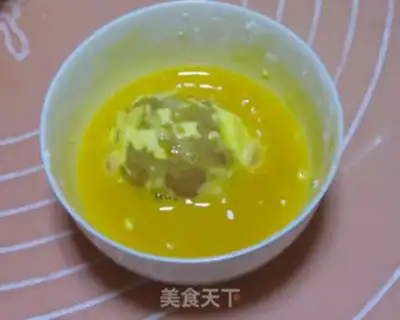 Make Fried cheeseball step 4