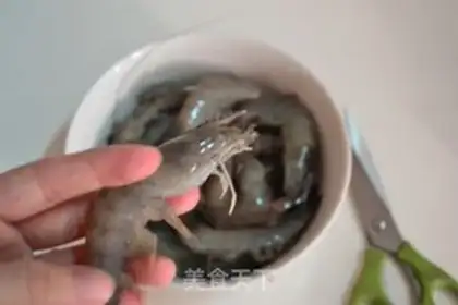 Make Garlic saline shrimp step 0