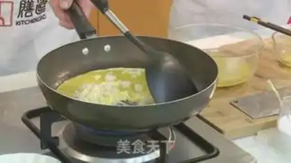 Make Silverfish fried eggs step 3
