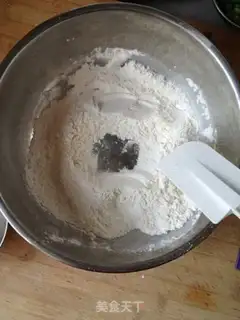 Make Seafood pizza step 0