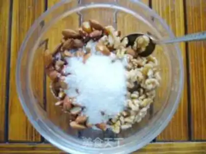 Make walnuts and almonds step 1