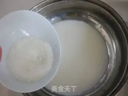Make Cream raisins and ice cream step 1