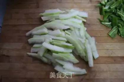 Make Scrambled green pepper watermelon step 3