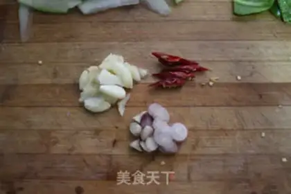 Make Scrambled green pepper watermelon step 4
