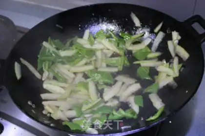 Make Scrambled green pepper watermelon step 8
