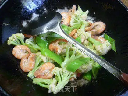 Make Pyramid shrimp cuisine step 8
