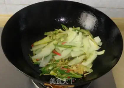 Make Old cucumber fried meat step 7