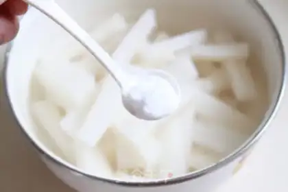 Make Sour chili step 1
