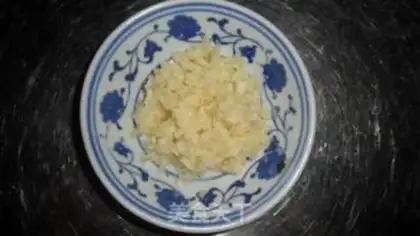 Make Garlic cuisine step 1