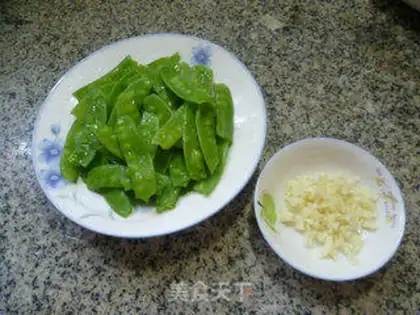 Make Garlic Dutch beans step 0