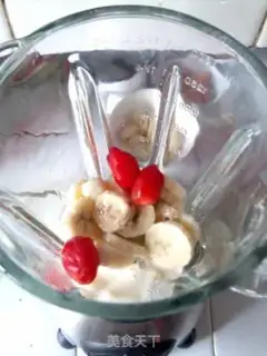 Make Banana Virgin fruit shake step 3