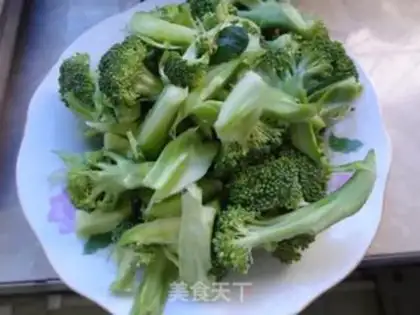 Make Beef fried broccoli step 1