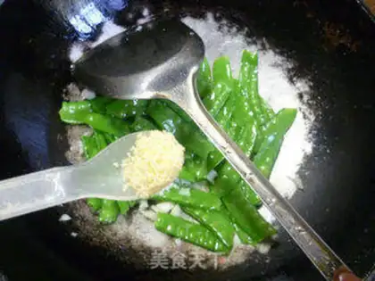 Make Garlic Dutch beans step 5