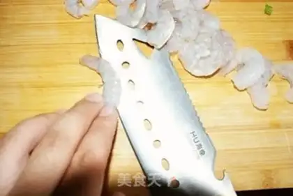 Make Seafood egg fried rice step 4