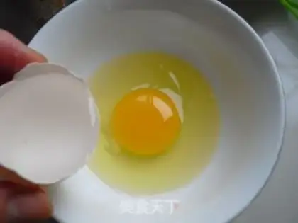 Make High soup and eggs step 1