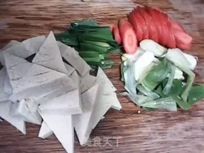 Make Onion beans, frozen tofu step 1